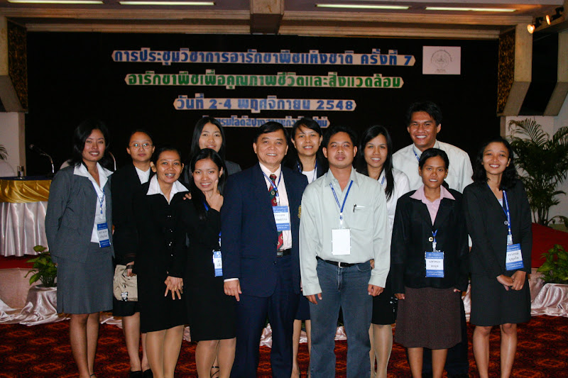 02-Nov-2005 17:51, Canon Canon EOS 300D DIGITAL, 4.0, 27.0mm, 0.017 sec, ISO 800 View at Picasa